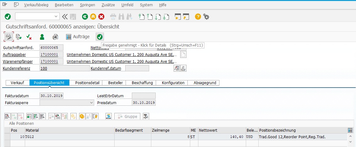 Credit memo request in VA03 with the status button in the toolbar, the quick info reads: approved, click for details